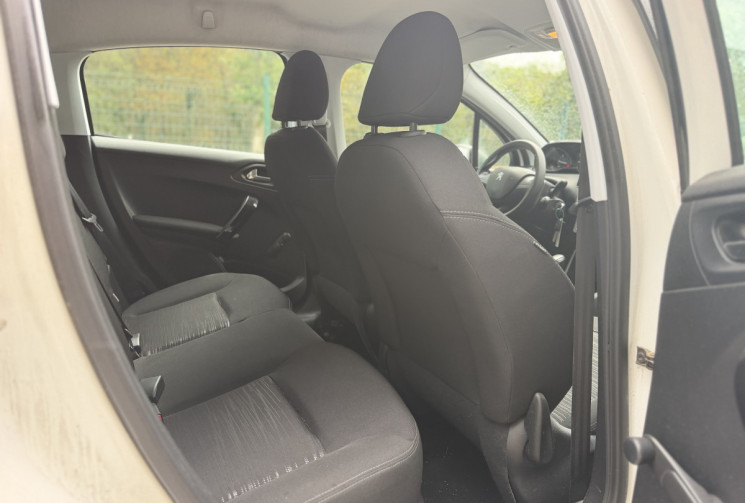 Peugeot 208 1.6 BlueHDI 75 / Ecran Android Auto / Dossier entretien / Garantie 6 mois