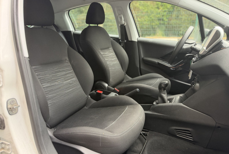 Peugeot 208 1.6 BlueHDI 75 / Ecran Android Auto / Dossier entretien / Garantie 6 mois