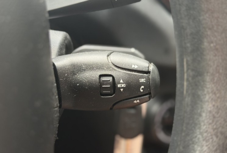 Peugeot 208 1.6 BlueHDI 75 / Ecran Android Auto / Dossier entretien / Garantie 6 mois