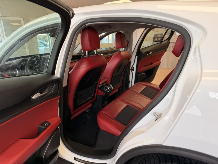 Alfa Romeo Stelvio 2.2 JTD 16V 180 AT 8 / DISTRIBUTION A JOUR / SUPER 