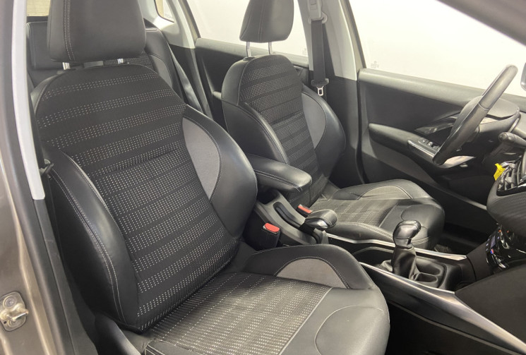Peugeot 2008 1.6 E-HDI 92 ch FELINE 
