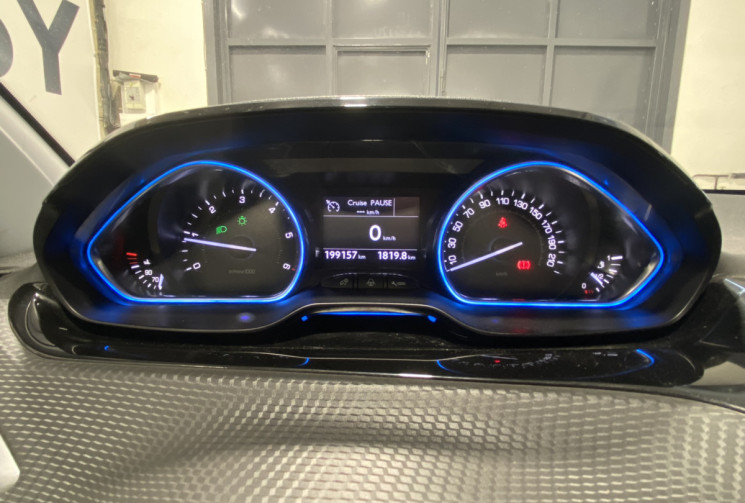 Peugeot 2008 1.6 E-HDI 92 ch FELINE 