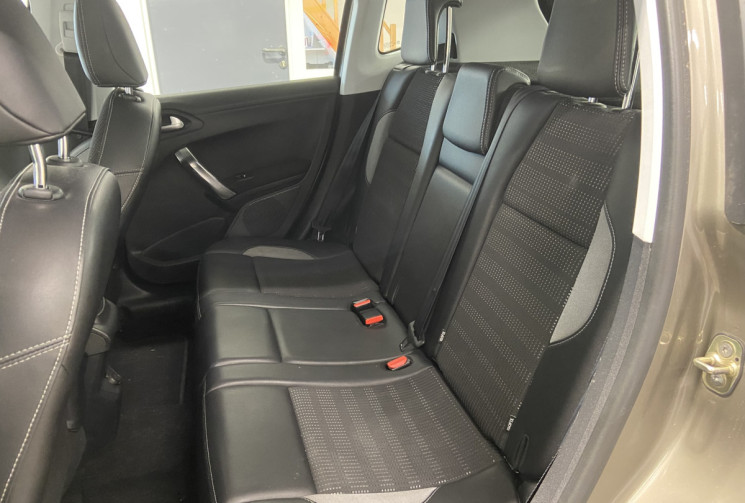 Peugeot 2008 1.6 E-HDI 92 ch FELINE 