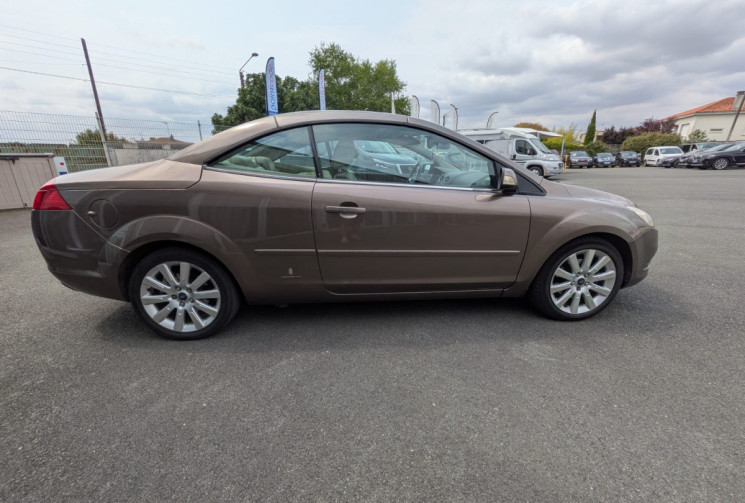 Ford Focus II Coupé  Phase 2 2.0 TCDCi TITANIUM 136 