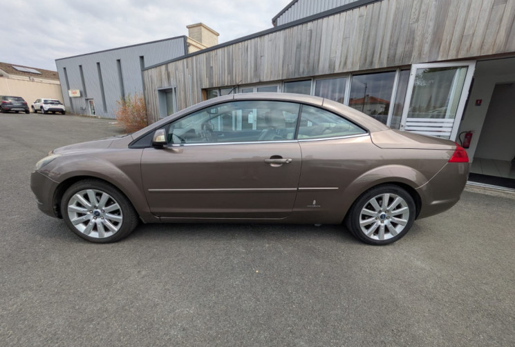 Ford Focus II Coupé  Phase 2 2.0 TCDCi TITANIUM 136 