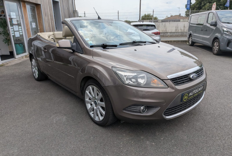 Ford Focus II Coupé  Phase 2 2.0 TCDCi TITANIUM 136 
