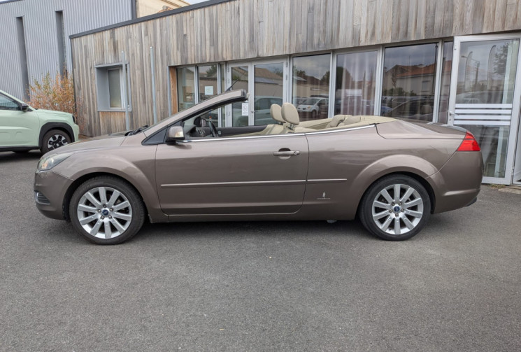 Ford Focus II Coupé  Phase 2 2.0 TCDCi TITANIUM 136 