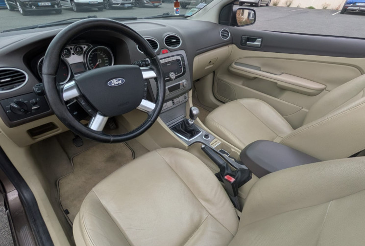 Ford Focus II Coupé  Phase 2 2.0 TCDCi TITANIUM 136 