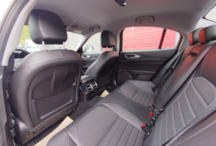 Alfa Romeo Giulia 2.2 D 160 Exécutive AT8 / Entretien Alfa