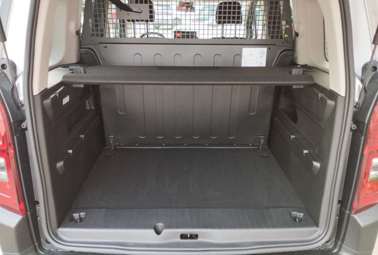 Citroën Berlingo III (2) 1.5 BlueHDi 130 MAX BVA8 Taille M / *NEUF 2026 / PAS DE MALUS