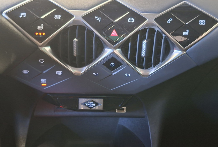 DS DS 3 Crossback  1.5 130 HDI EAT8 CONNECTED CHIC/ TETE HAUTE/DS LED MATRIX VISION