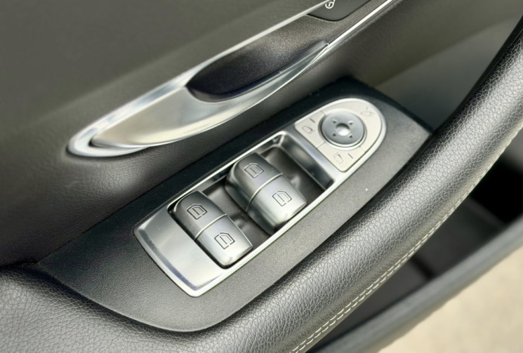 Mercedes CLASSE E Coupe 220 D 194 Sportline 9G-Tronic / Prenium + / Burmester / Toit ouvrant / Cuir