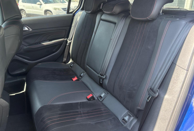 Peugeot 308 1.2 Gt Line EAT6 / Suivi COMPLET PEUGEOT / DISTRIBUTION FAITE / GARANTIE 12 MOIS