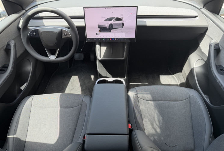 Tesla Model Y Propulsion standard / ETAT NEUF / LOA possible prix HT 