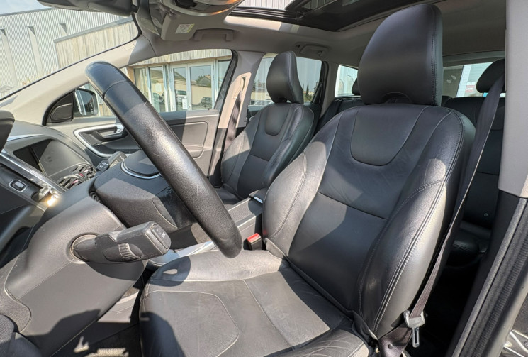 Volvo XC60  D3 2.0 TDi FWD 150 /MOMENTUM BUSINESS  / BON ETAT / GARANTIE 12 MOIS 