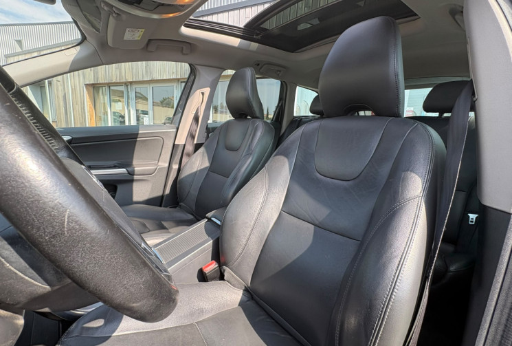 Volvo XC60  D3 2.0 TDi FWD 150 /MOMENTUM BUSINESS  / BON ETAT / GARANTIE 12 MOIS 