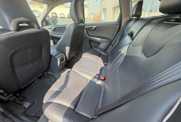 Volvo XC60  D3 2.0 TDi FWD 150 /MOMENTUM BUSINESS  / BON ETAT / GARANTIE 12 MOIS 