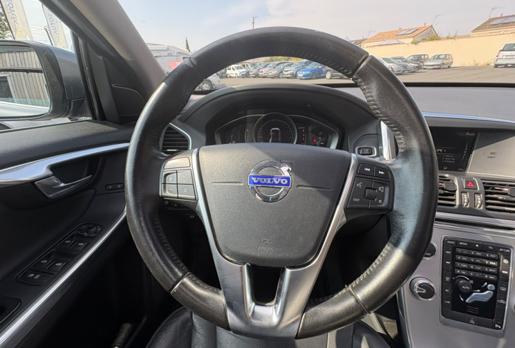 Volvo XC60  D3 2.0 TDi FWD 150 /MOMENTUM BUSINESS  / BON ETAT / GARANTIE 12 MOIS 