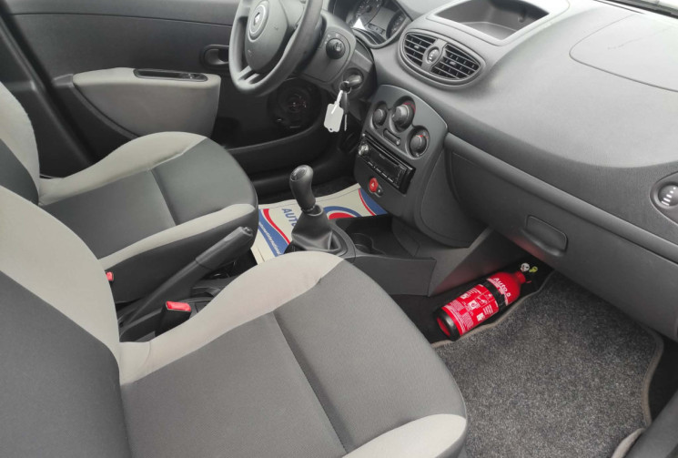 Renault Clio III 1.2 16V 75 CH AUTHENTIQUE 80000 KMS