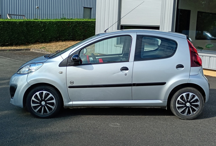 Peugeot 107 5 Portes - 1.0 Essence - Edition 64