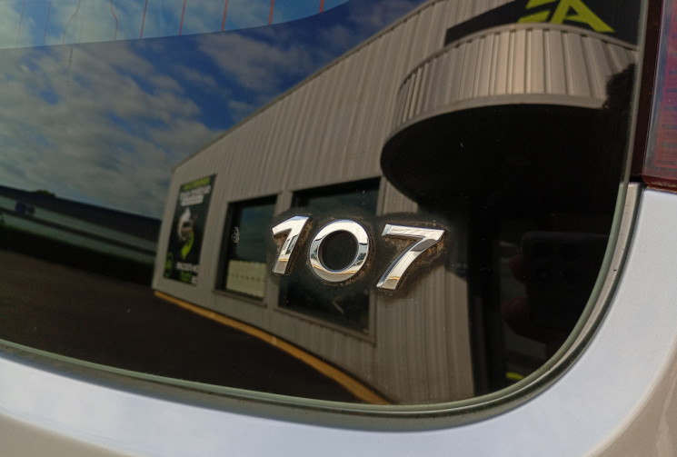Peugeot 107 5 Portes - 1.0 Essence - Edition 64