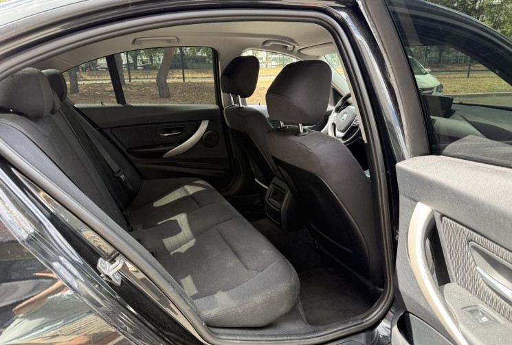BMW Série 3 F30 318D 143 LOUNGE