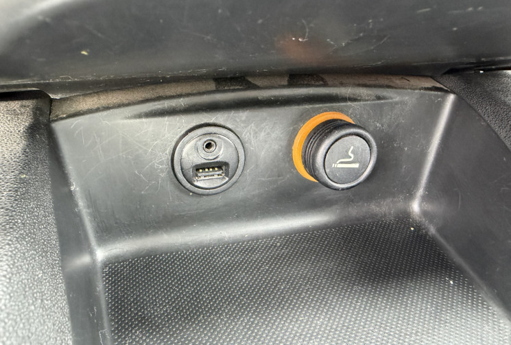 Citroën C4 1.6 BLUE HDi 100 MILLENIUM BUSINESS / CARPLAY / RADAR DE RECUL / DISTRIBUTION 03/26