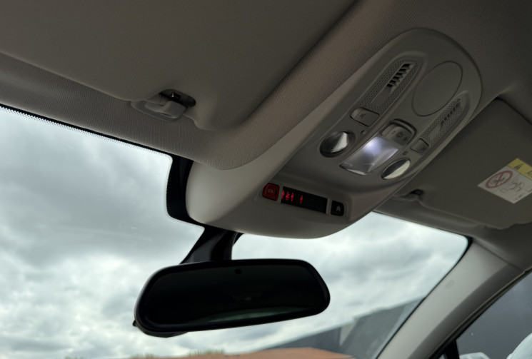 Citroën C4 1.6 BLUE HDi 100 MILLENIUM BUSINESS / CARPLAY / RADAR DE RECUL / DISTRIBUTION 03/26