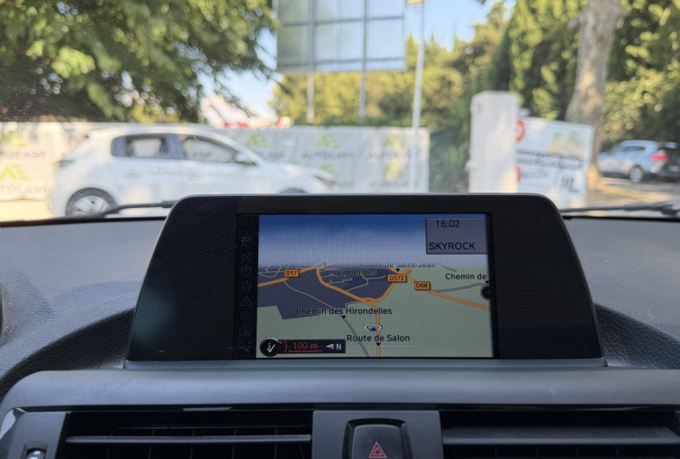 BMW Série 1 114i 102 Urban Life 3P / Radars AV AR / GPS / Keyless / Entretien à Jour