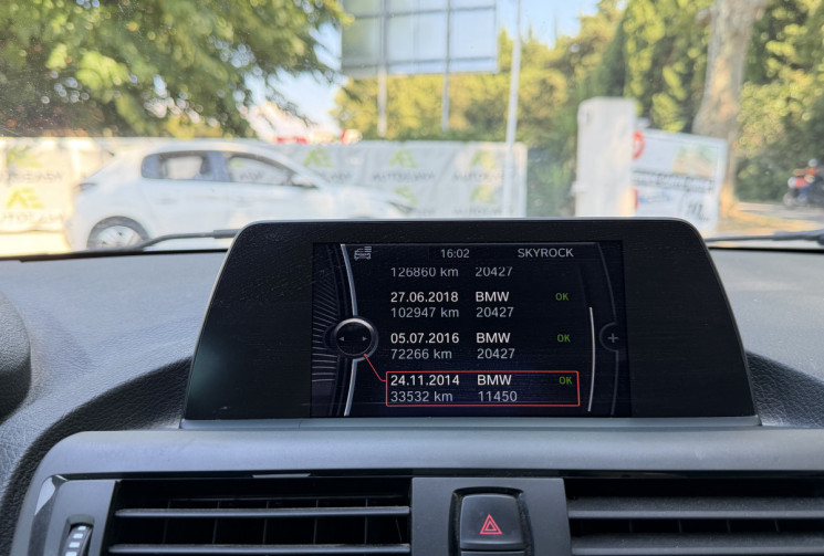 BMW Série 1 114i 102 Urban Life 3P / Radars AV AR / GPS / Keyless / Entretien à Jour