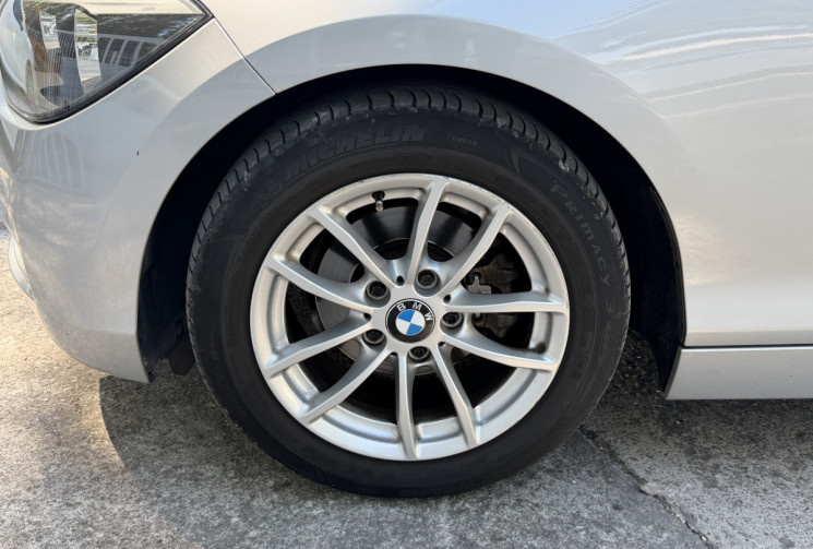 BMW Série 1 114i 102 Urban Life 3P / Radars AV AR / GPS / Keyless / Entretien à Jour