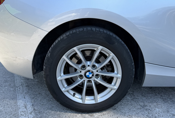 BMW Série 1 114i 102 Urban Life 3P / Radars AV AR / GPS / Keyless / Entretien à Jour