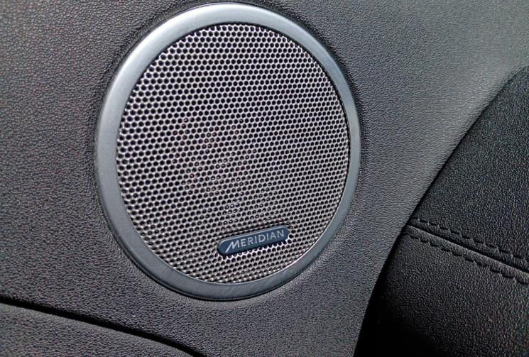 Land-Rover Range Rover Evoque  PRESTIGE 2,2 TD4 150 BVA - ATTELAGE / SON MERIDIAN