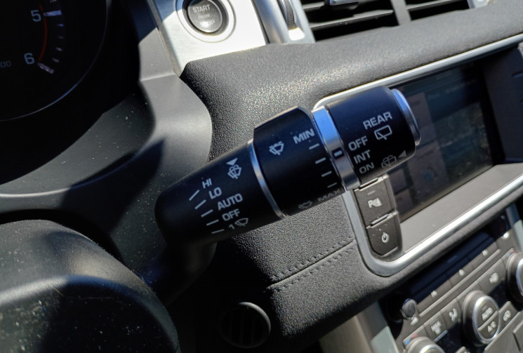 Land-Rover Range Rover Evoque  PRESTIGE 2,2 TD4 150 BVA - ATTELAGE / SON MERIDIAN
