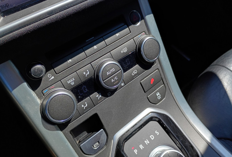 Land-Rover Range Rover Evoque  PRESTIGE 2,2 TD4 150 BVA - ATTELAGE / SON MERIDIAN