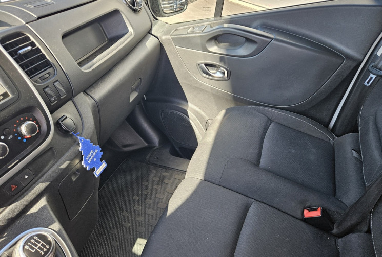 Renault Trafic III 2.0 DCI 145 GRAND CONFORT 6 PLACES
