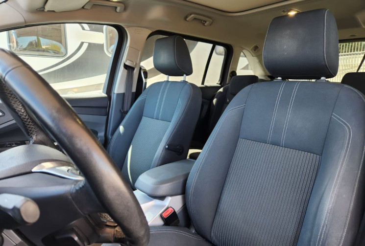 Ford C-MAX  2.0 140 TITANIUM / BOITE AUTO / SUIVI FULL FORD / TRES BON ETAT / 7 PLACES
