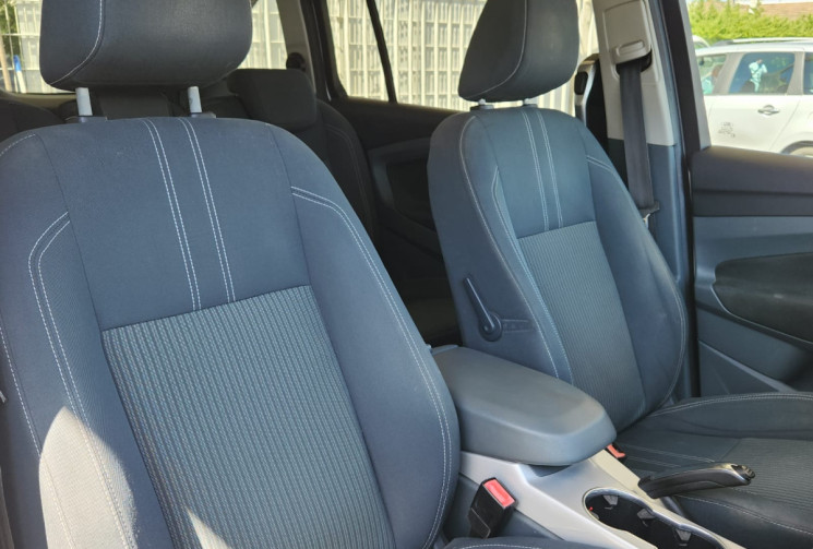 Ford C-MAX  2.0 140 TITANIUM / BOITE AUTO / SUIVI FULL FORD / TRES BON ETAT / 7 PLACES