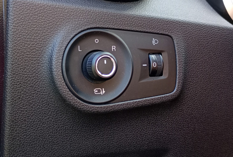 MG ZS  EV 44.5 kWh LUXURY - TOIT OUVRANT / SIEGES ELECTRIQUES CHAUFFANTS