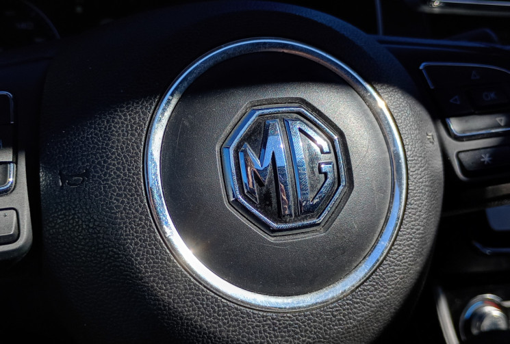 MG ZS  EV 44.5 kWh LUXURY - TOIT OUVRANT / SIEGES ELECTRIQUES CHAUFFANTS