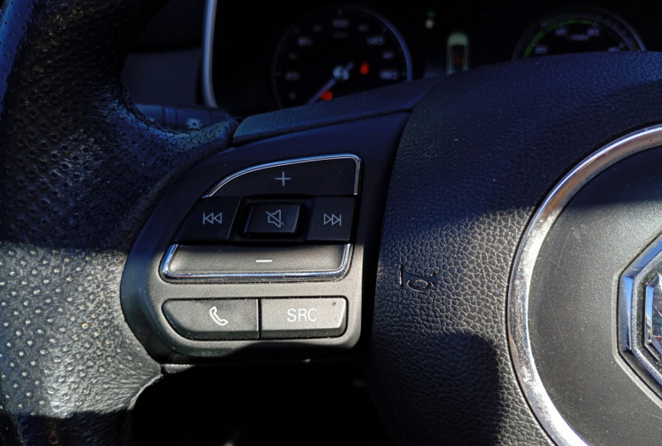 MG ZS  EV 44.5 kWh LUXURY - TOIT OUVRANT / SIEGES ELECTRIQUES CHAUFFANTS