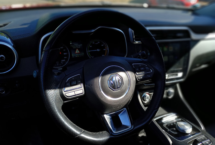 MG ZS  EV 44.5 kWh LUXURY - TOIT OUVRANT / SIEGES ELECTRIQUES CHAUFFANTS