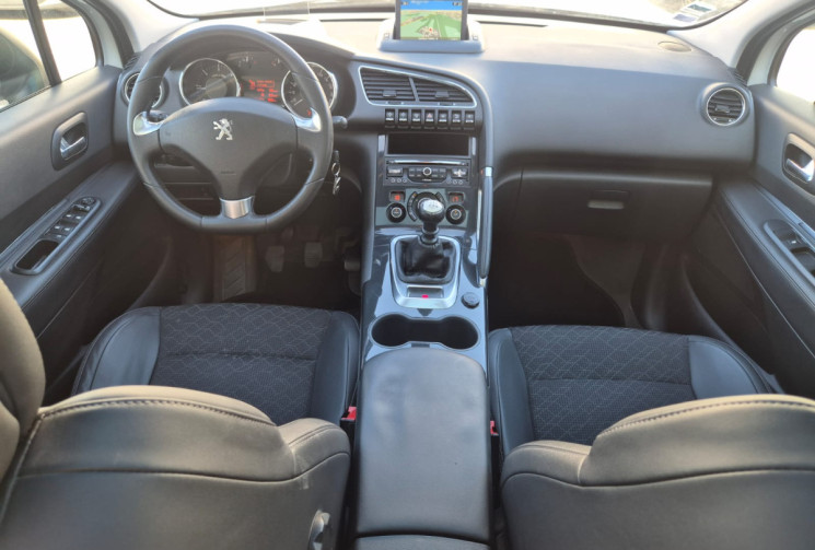 Peugeot 3008 I PHASE 2 1.6 HDi 120 CV * ALLURE * TOIT PANO – DISTRIBUTION FAITE – SUIVI PEUGEOT