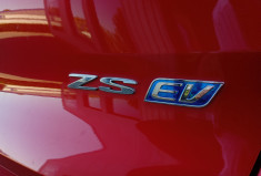 MG ZS  EV 44.5 kWh LUXURY - TOIT OUVRANT / SIEGES ELECTRIQUES CHAUFFANTS