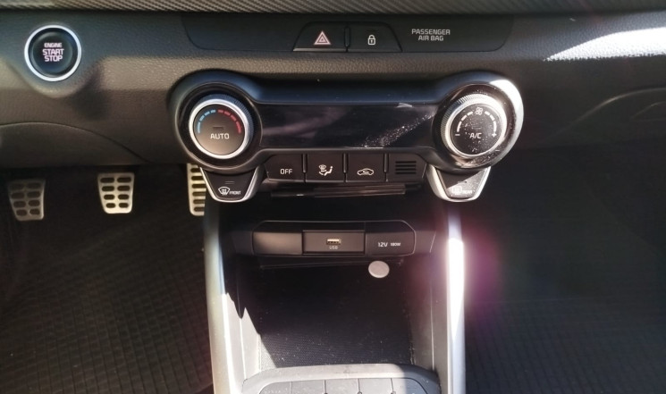 Kia STONIC 1.0 T-GDi 100 ch  GT Line // 1ère MAIN // GARANTIE 2032