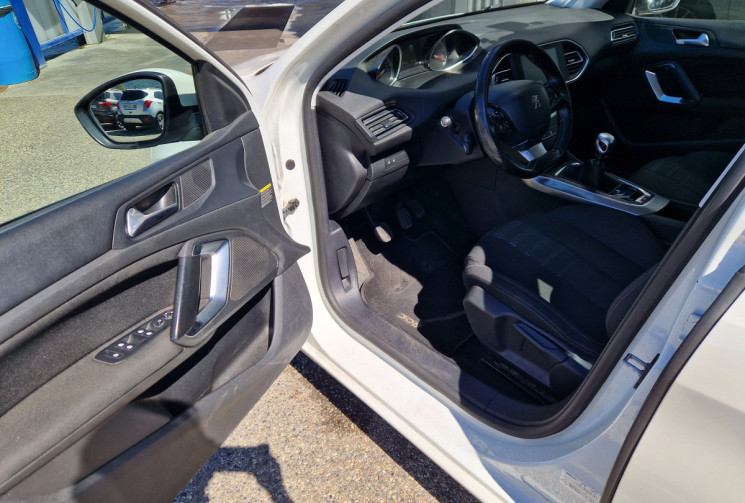 Peugeot 308 phase II 1.6 BlueHdi 120 Allure