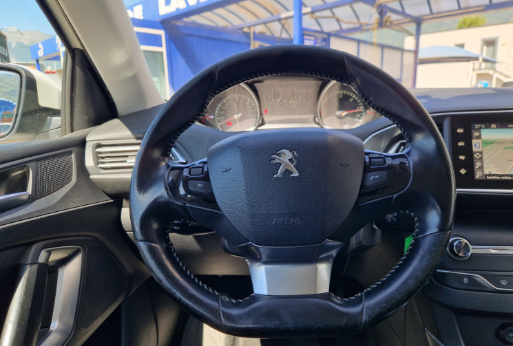 Peugeot 308 phase II 1.6 BlueHdi 120 Allure