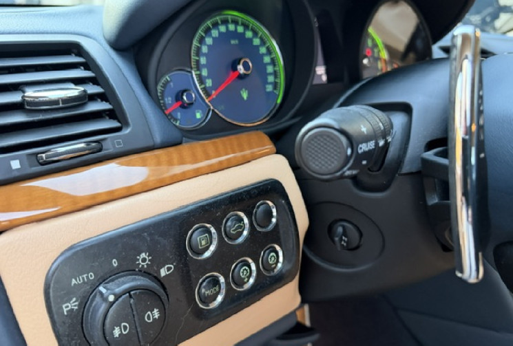 Maserati GranTurismo  4.2 V8 405 cv / bose sound system / insert bois / ja 20 pouces / parfait état 