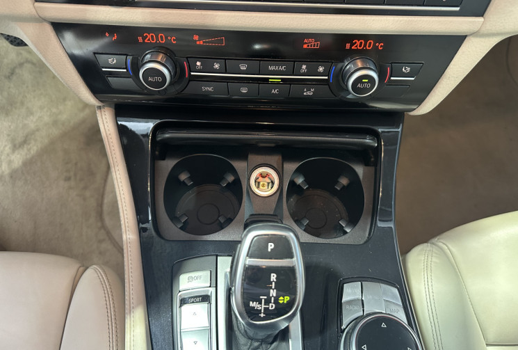 BMW Série 5 530d LCI Modern Xdrive 258 / Suspensions pilotées / Sièges confort / Hayon électrique