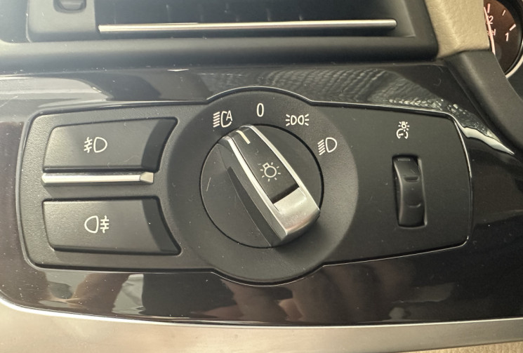 BMW Série 5 530d LCI Modern Xdrive 258 / Suspensions pilotées / Sièges confort / Hayon électrique